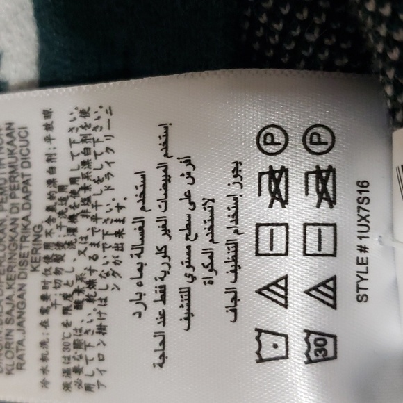 BCBGeneration. NWT. Green & White; Long Sleeves; Buttons; Crop; Sweater..Size L. - Picture 16 of 16